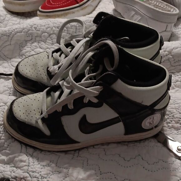 Nike   - Picture 1 of 6